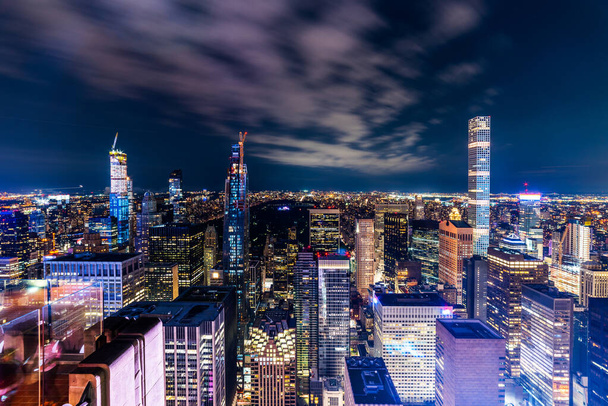 Манхэттен, Нью-Йорк Сити. Вид на Манхэттен и небоскребы с воздуха. Нью-Йорк, США. - Фото, изображение
