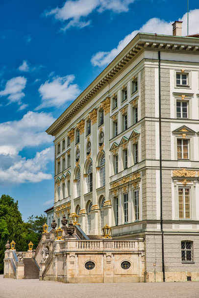 A Nymphenburg Palota egy barokk palota Münchenben. Európa egyik első számú királyi palotája. a Wittelsbach-ház egykori bajor uralkodóinak fő nyári rezidenciájaként szolgált.. - Fotó, kép