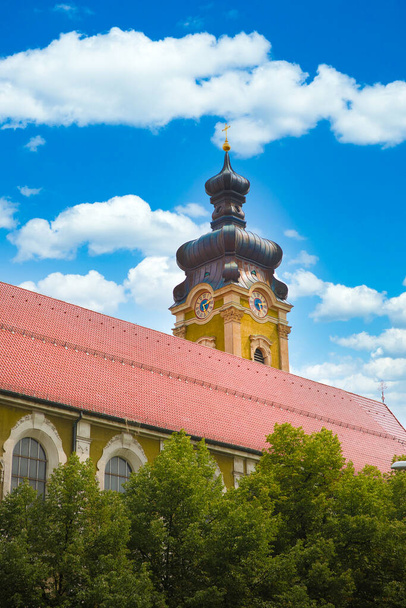 Католическая церковь в готическом стиле в Мюнхене, Бавария, Германия. - Фото, изображение