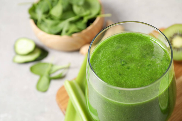 Delicious fresh green juice in glass, closeup. Space for text - Fotoğraf, Görsel