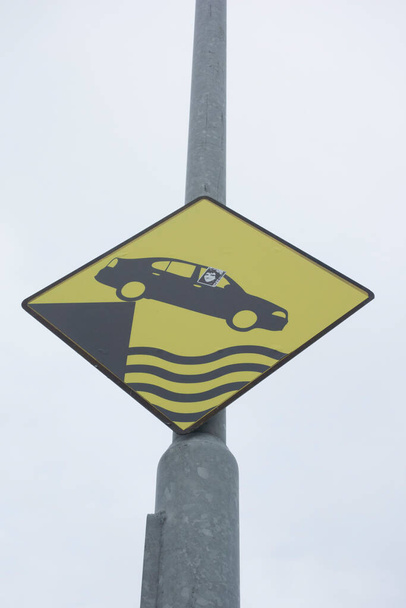 Gefahren im Hafen oder Hafen, Schilder als Warnung und zur Unfallverhütung - Foto, Bild