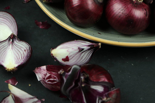 sweet red onions on background - Fotó, kép