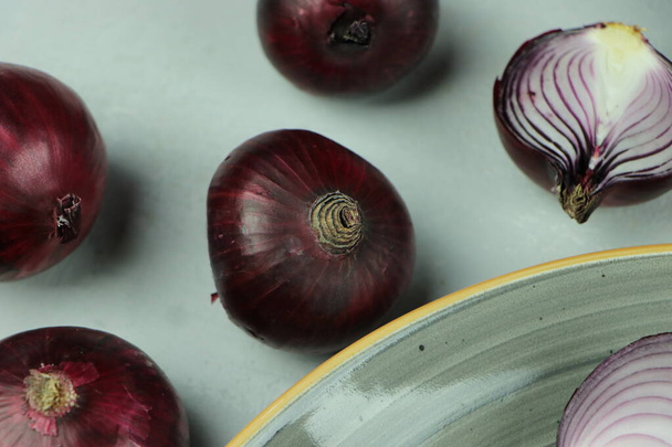 sweet red onions on background - Fotoğraf, Görsel