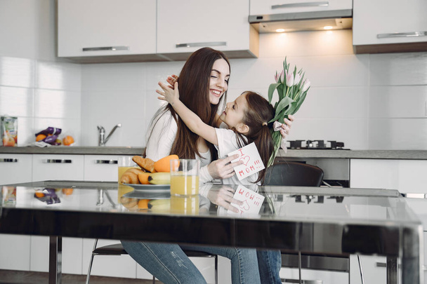 Mother with daughter at home - Foto, Imagem