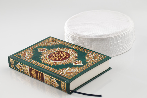 Коран буквально означает "декламация", является центральным религиозным текстом ислама
 - Фото, изображение