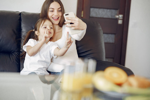 Mother and little daughter have fun at home - Foto, immagini