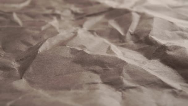 Bruin verfrommeld papier. Abstracte achtergrond - Video