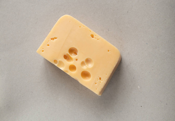 隔離された背景に穴のあるチーズが - 写真・画像