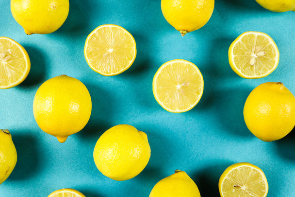 Група лимонів з листям, ізольовані на фоні
 - Фото, зображення