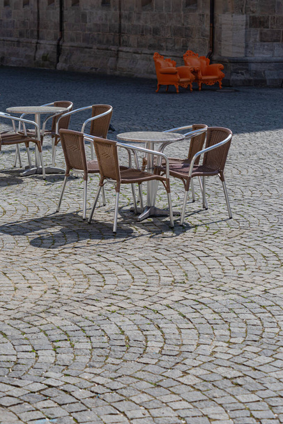 blokada w pustej restauracji w południowoniemieckim mieście schwaebisch gmuend - Zdjęcie, obraz