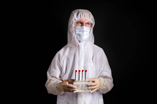 scientist doctor in suit make research, find the vaccine - Foto, Imagem