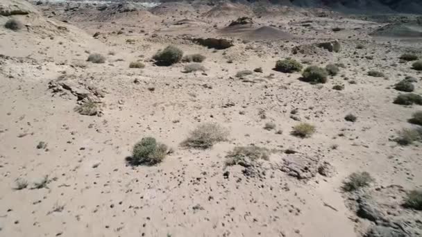 antenni kuvamateriaalia aavikon aurinkoisena päivänä - Materiaali, video