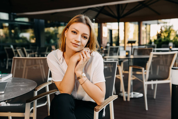 beautiful young businesswoman relaxing in restaurant - Photo, Image