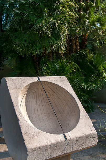 In 1543 a Chair of botany was created at Padua University.The next step was to supply monasteries with medicinal plants.The Orto Botanico in Padua preserves the original layout of beds as it first established in 1545.This modern sundial is a feature - Photo, Image