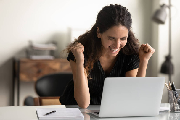 Overjoyed woman triumph reading news on laptop - Foto, immagini
