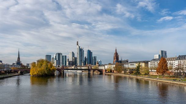 Вид на Франкфурт - на - Майн, Німеччина Фінансовий район і горизонт - Фото, зображення