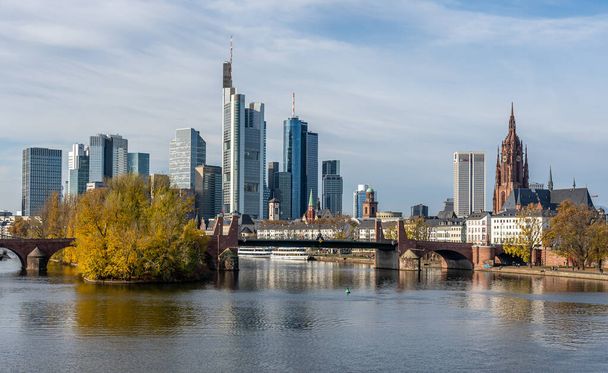 Frankfurt am Main, Almanya Finans Bölgesi ve ufuk çizgisi - Fotoğraf, Görsel