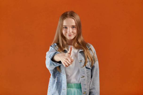 Beautiful young girl shows hand gesture super, excellent thumbs up. - Фото, зображення