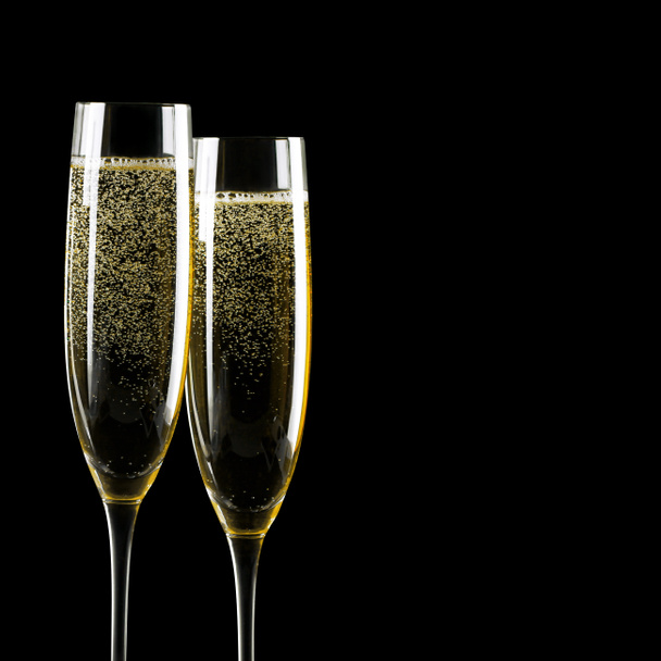 Verres de champagne avec éclaboussure, concept de thème de célébration - Photo, image