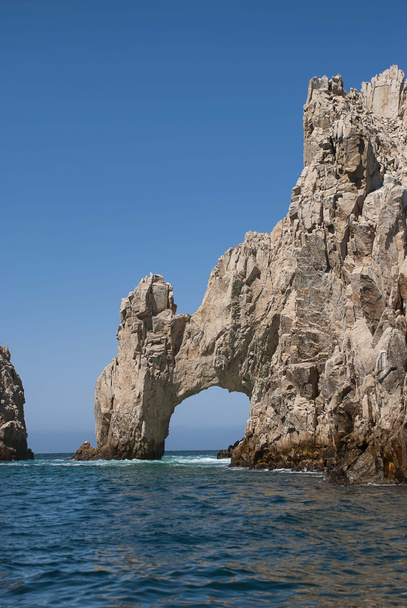 Łuk Cabo San Lucas na krańcu półwyspu Baja California w Meksyku. - Zdjęcie, obraz