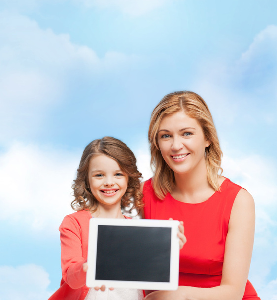 Smiling mother and daughter with tablet pc - Fotografie, Obrázek