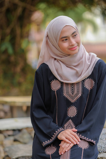 Πορτρέτο της μουσουλμανικής γυναίκας ομορφιά φορώντας μαντίλα - Φωτογραφία, εικόνα