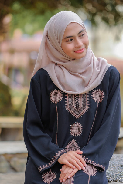 Portré muszlim szépség nő visel hidzsáb - Fotó, kép