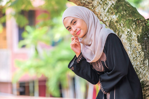 Πορτρέτο της μουσουλμανικής γυναίκας ομορφιά φορώντας μαντίλα - Φωτογραφία, εικόνα