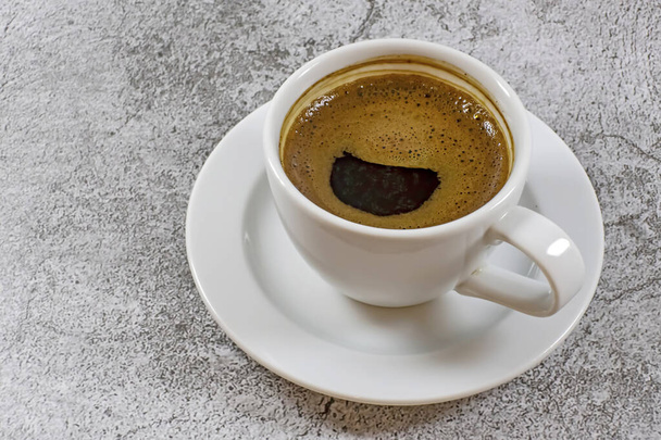 Listo para beber café turco en la taza de café - Foto, Imagen