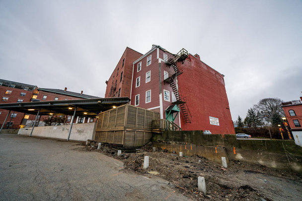 Ancien bâtiment avec échelle de secours à Bangor Maine USA - Photo, image