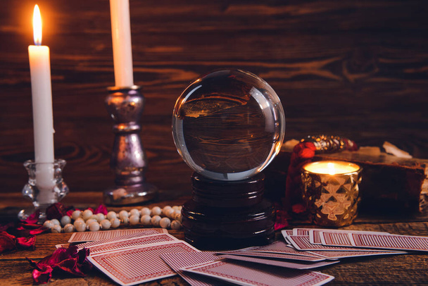 Accessories of fortune teller on table - Foto, afbeelding