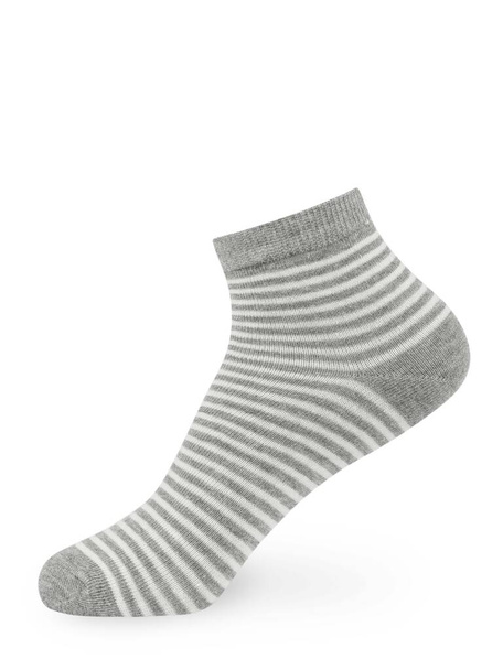 Izolált csíkos rövid szürke zokni láthatatlan próbabábu láb fehér háttér, oldalnézet - Fotó, kép