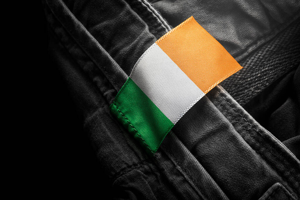 Σήμανση για σκούρα ενδύματα υπό μορφή σημαίας της Ιρλανδίας - Φωτογραφία, εικόνα