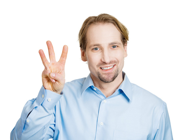 El hombre que da un signo de tres dedos veces
 - Foto, imagen