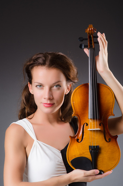 Жінка-художник зі скрипкою
 - Фото, зображення