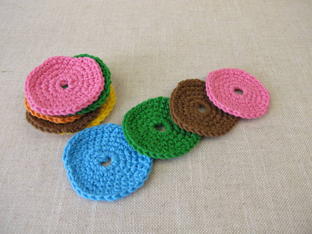 Ganchillo, reutilizable, almohadillas cosméticas lavables de lana colorida  - Foto, imagen