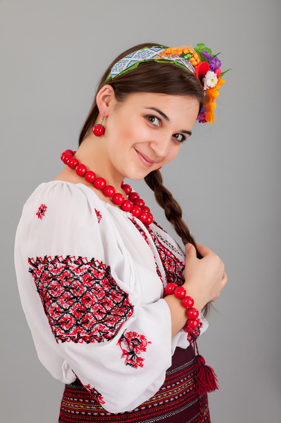 Attractive woman wears Ukrainian national dress - Foto, imagen
