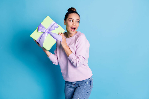 Photo of funky funny girl look copyspace prepare gift box for friends anniversary want hide wear pullover isolated over blue color background - Foto, imagen