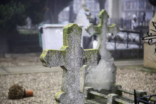 Nichos no cemitério, lugar sagrado e religioso, cristianismo - Foto, Imagem