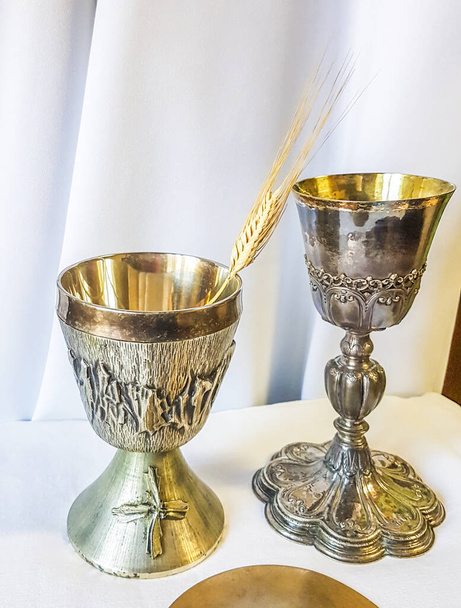 ear of wheat ripens for bread which becomes the body of jesus christ and chalice to receive wine, the blood of christ, for the mass of the faithful. - Photo, Image