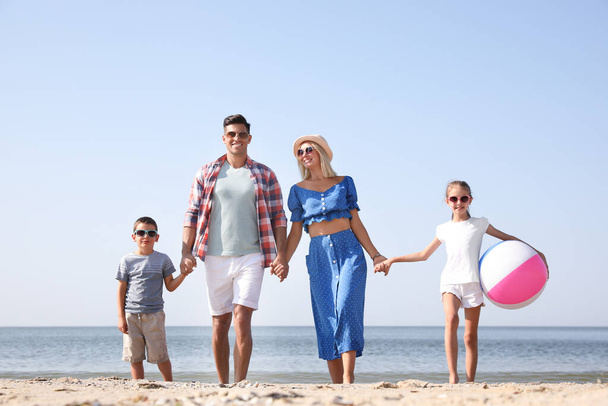 Happy family at beach on sunny summer day - Fotografie, Obrázek