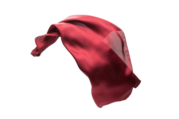 Foulard en soie rouge coulant isolé sur fond blanc.  - Photo, image