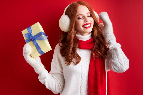 pretty woman in headphones have fun, enjoy holidays - Foto, Imagem