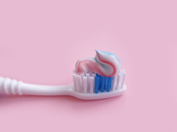 dentifricio spazzolino su sfondo colorato - Foto, immagini