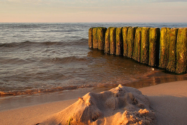 paysage calme sur la mer Baltique polonaise pendant le coucher du soleil - Photo, image