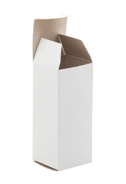 Gros plan d'une petite boîte en carton blanc, isolée sur fond blanc
 - Photo, image