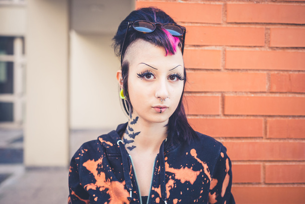 Punk donker meisje - Foto, afbeelding