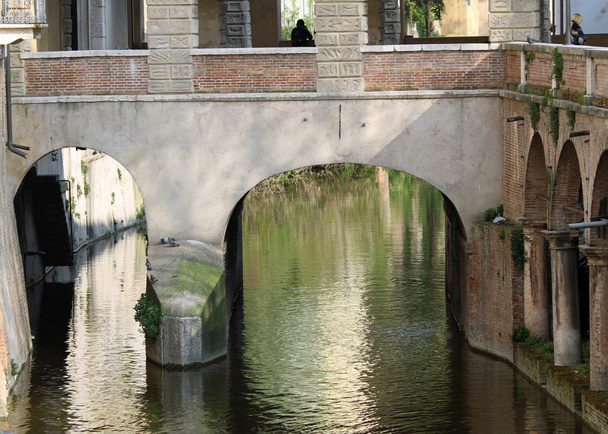 Wasserkanal von Mantua über Pescheria antike Kommunikationsmittel - Foto, Bild