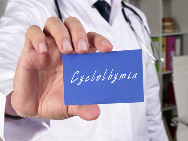 Concept médical sur la cyclothymie avec phrase sur la feuille - Photo, image
