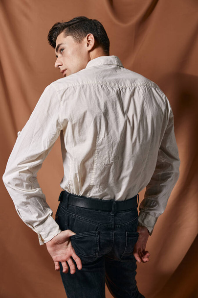 A man in a white shirt stands with his back fabric background lifestyle - Foto, Bild
